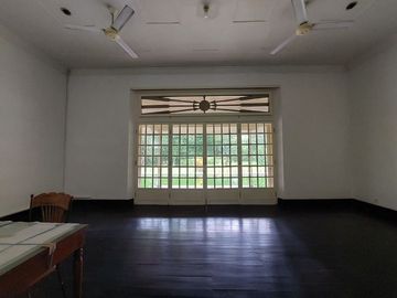 BUC! DIJUAL TANAH LUAS BONUS RUMAH DI POGUNG POSISI HOOK