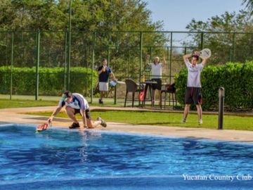 Casa con alberca privada en residencial con campo de golf y casa club con amenid