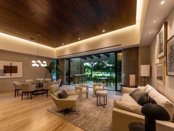 Casa con alberca privada en residencial con campo de golf y casa club con amenid