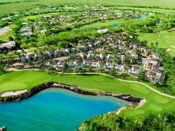 Casa con alberca privada en residencial con campo de golf y casa club con amenid
