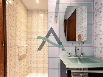 Casa 7 ambientes con dependencia de servicio y pileta!