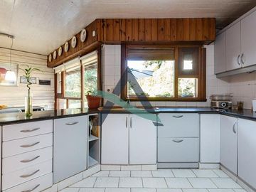 Casa 7 ambientes con dependencia de servicio y pileta!