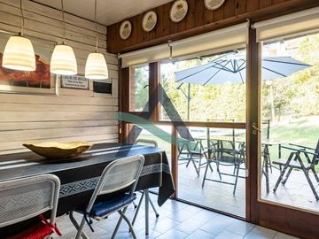 Casa 7 ambientes con dependencia de servicio y pileta!