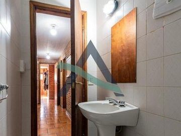 Casa 7 ambientes con dependencia de servicio y pileta!