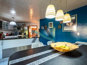 Casa 7 ambientes con dependencia de servicio y pileta!