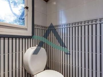 Casa 7 ambientes con dependencia de servicio y pileta!