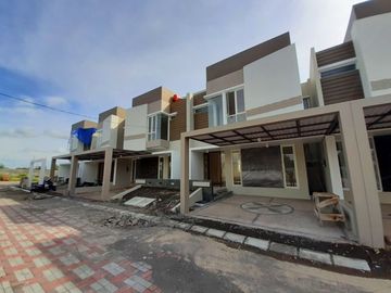 RUMAH MEWAH MODERN DALAM PERUMAHAN ELIT DEKAT UGM