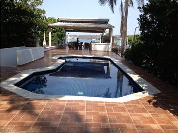 CASA EN VENTA A ORILLA DEL LAGO 
