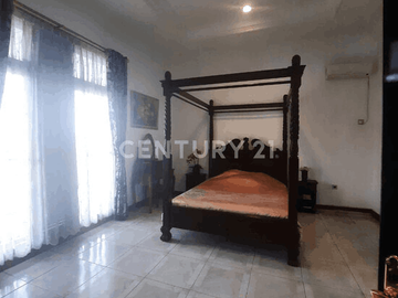 Rumah Bagus Classic Style Di Di Pondok Kelapa Jakarta Timur S7509