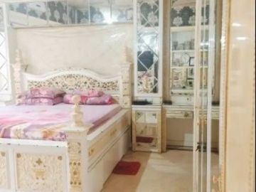 Rumah Mewah di Gayungsari Timur Full Furnish Kolam Renang