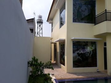 Rumah Mewah Cibubur Depok Luas Tanah 600 m2 + Kolam Renang