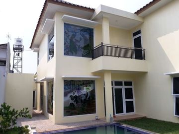 Rumah Mewah Cibubur Depok Luas Tanah 600 m2 + Kolam Renang