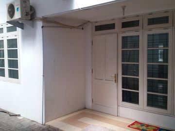 RUMAH Besar 1 Lantai Disewakan di Citraland Depan
