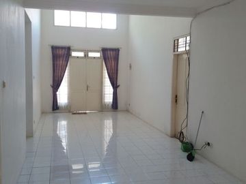RUMAH Besar 1 Lantai Disewakan di Citraland Depan
