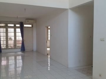 RUMAH Besar 1 Lantai Disewakan di Citraland Depan