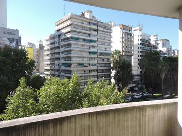 VENTA - 3 dormitorios y Dependencia - Cochera - Bv Oroño esquina Córdoba