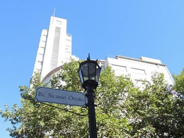 VENTA - 3 dormitorios y Dependencia - Cochera - Bv Oroño esquina Córdoba