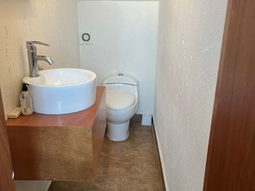 Casa Habitación en venta, Lomas Cuarta Sección