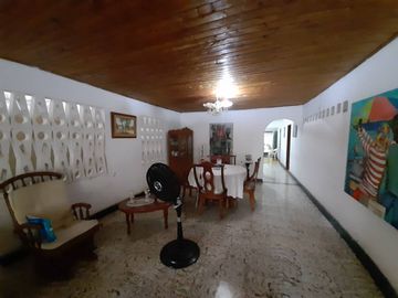 CASA EN VENTA BARRIO CENTRO |5189