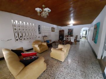 CASA EN VENTA BARRIO CENTRO |5189