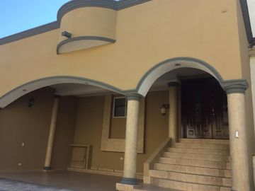 Residencia en Venta muy amplia en Cumbres 6to sector, Monterrey, Nuevo Leon