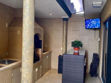 Residencia en Venta muy amplia en Cumbres 6to sector, Monterrey, Nuevo Leon