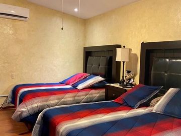 Residencia en Venta muy amplia en Cumbres 6to sector, Monterrey, Nuevo Leon