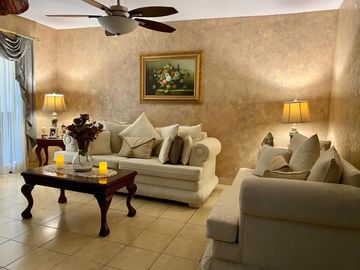 Residencia en Venta muy amplia en Cumbres 6to sector, Monterrey, Nuevo Leon