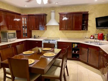 Residencia en Venta muy amplia en Cumbres 6to sector, Monterrey, Nuevo Leon