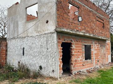 LATORRE PROP. VENDE CASA 3 AMB CON CONSTRUCCION A TERMINAR | BARRIO LA LAURA