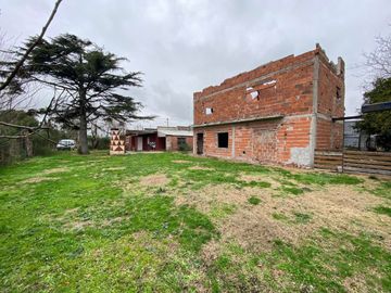 LATORRE PROP. VENDE CASA 3 AMB CON CONSTRUCCION A TERMINAR | BARRIO LA LAURA