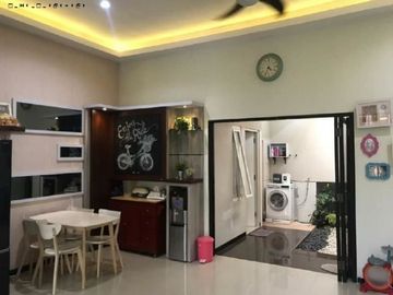 Rumah Taman Rivera regency - Rungkut, cantik siap huni BONUS 2AC