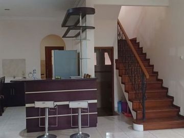RUMAH HOOK MEWAH DAN ELEGANT DI KAWASA PERUMAHAN ELITE MAGUWOHARJO