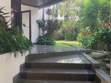 Diisewa Rumah Hook Luas  Di Lokasi Premium Di Pondok Indah