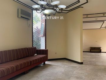 Diisewa Rumah Hook Luas  Di Lokasi Premium Di Pondok Indah