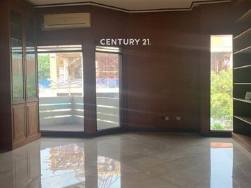 Diisewa Rumah Hook Luas  Di Lokasi Premium Di Pondok Indah