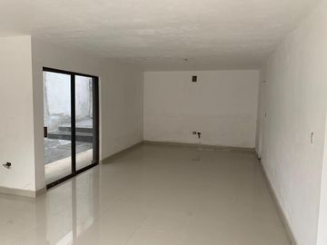 CASA EN VENTA CUMBRES 2SECTOR