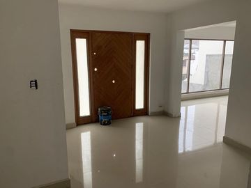 CASA EN VENTA CUMBRES 2SECTOR