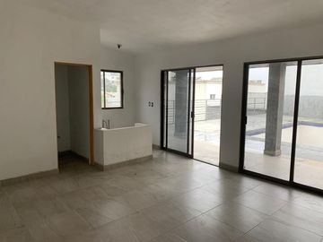 CASA EN VENTA CUMBRES 2SECTOR
