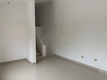 CASA EN VENTA CUMBRES 2SECTOR