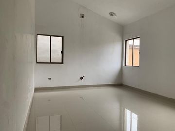CASA EN VENTA CUMBRES 2SECTOR