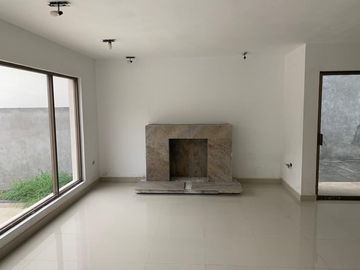 CASA EN VENTA CUMBRES 2SECTOR