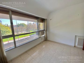 Dpto 4 dorm. | Frente con vista a Plaza Colón | Barrio Centro