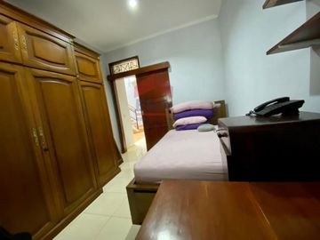 Rumah bersih terawat siap huni full furnished Setraduta Permai M3