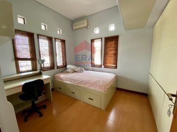 Rumah bersih terawat siap huni full furnished Setraduta Permai M3