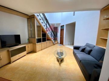 Rumah bersih terawat siap huni full furnished Setraduta Permai M3