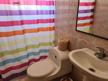Vende Casa De Tres Pisos y Loft Independiente Los Almendros Reñaca