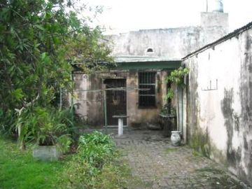CASA EN LOTE DE 8.66 X 50 CON DOS DORMITORIOS A REFACCIONAR Y OTRO LOTE LIBRE DE 8.66 X 50 OPORTUNIDAD