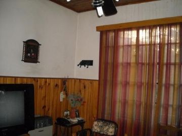 CASA EN LOTE DE 8.66 X 50 CON DOS DORMITORIOS A REFACCIONAR Y OTRO LOTE LIBRE DE 8.66 X 50 OPORTUNIDAD