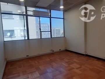 Amplia Oficina en venta en Santiago